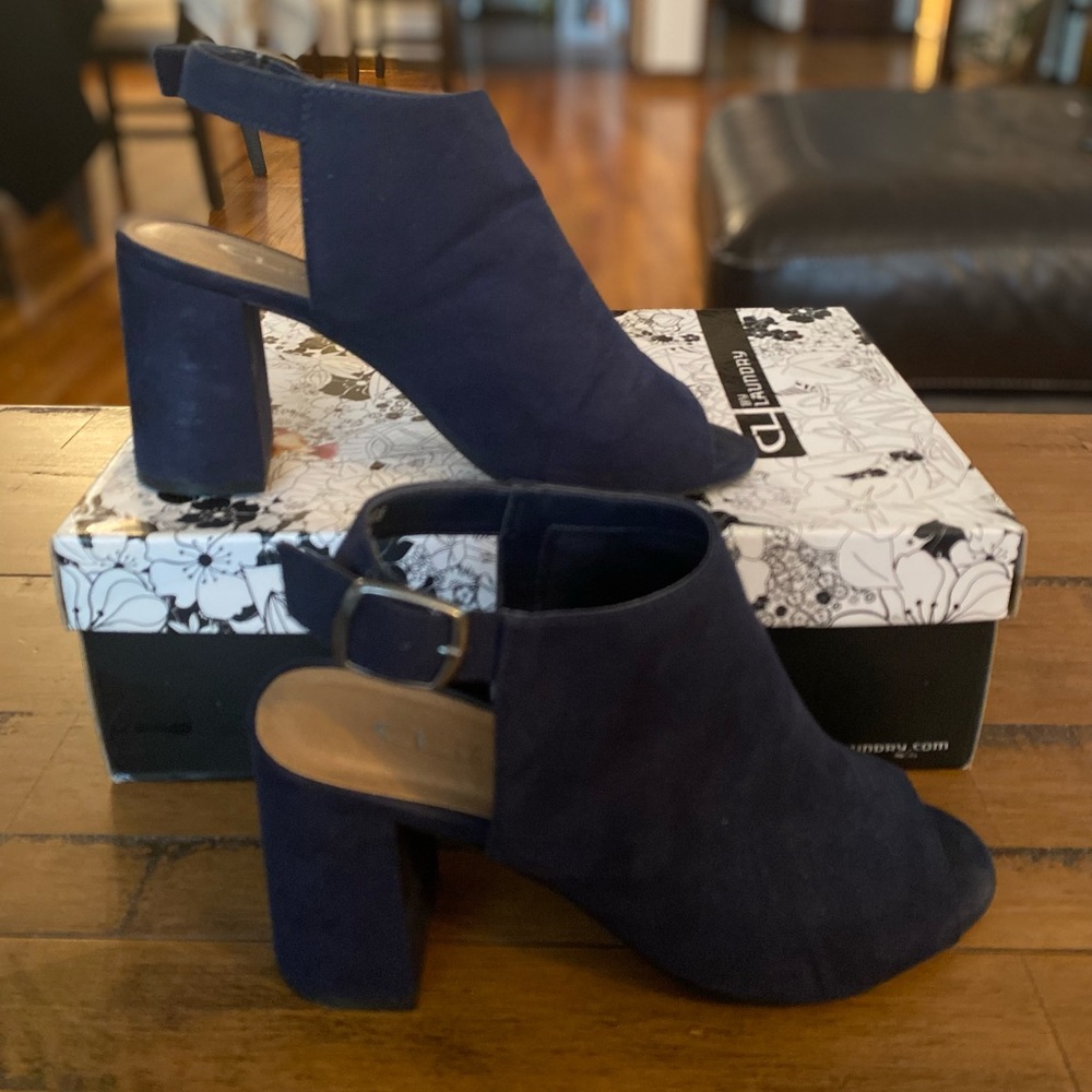 Chinese laundry Indigo sling back strap blocks heel sandal. Size 8. Worn